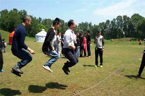 松下泰康电子伙伴们在深圳农家乐九龙生态园举办野炊踏青活动