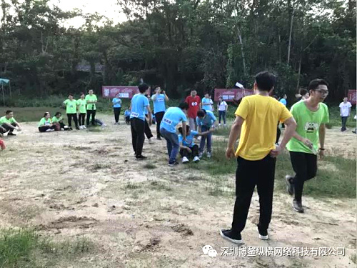 撕名牌活动.jpg
