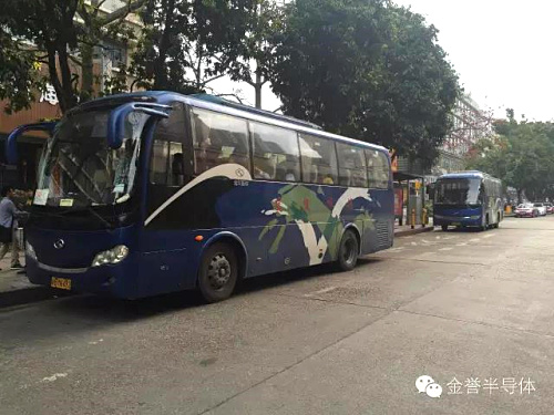 大巴车.jpg