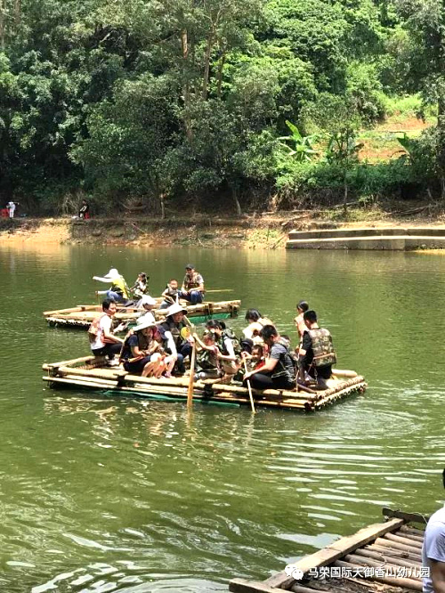 竹筏比赛.jpg